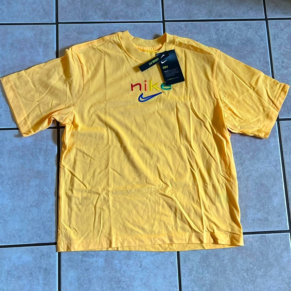 NIKE Yellow Rainbow Logo Short Sleeve T Sh Shirt size XS - Picture 2 of 5
